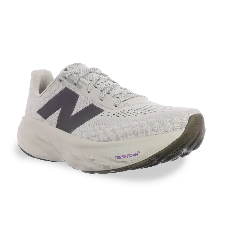 Tênis feminino New Balance 1080 V14 bege visto de cima, ideal para corrida e treino.